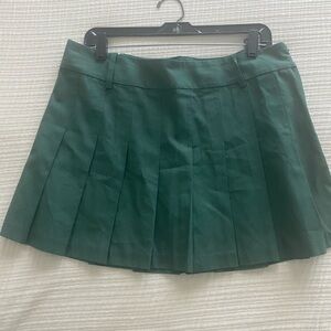 NWT Wayf All In Favor Pleated Skirt Size Large Green Zip Close Super Cute